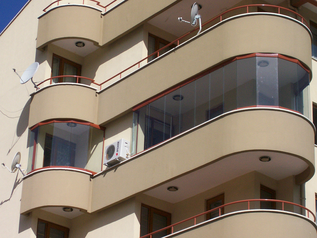 Cam Balkon Sistemleri ile Balkonunuzu Nasıl Dekore Edebilirsiniz?